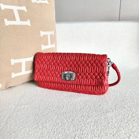 Miu Miu Women Pre-Loved Bag Very Good Condition - Picture 4 of 9